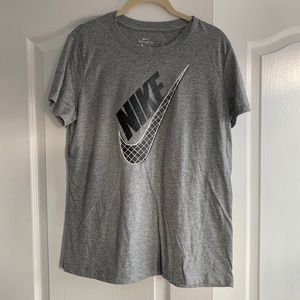 Nike logo tee